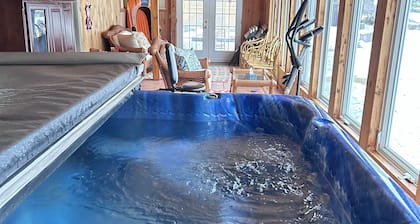 Serene, Spacious Waterfront Cottage in Kawartha Lakes w. Hot Tub. Pet-Friendly!