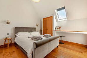 4 habitaciones, escritorio, tabla de planchar con plancha y wifi 