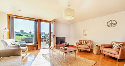 Beautifully presented Cotswold holiday cottage with a hot tub - Walnut Barn