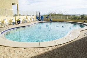 A heated pool - Beachfnt Blis-Free B Svc,Pvt Bal (Panama City Beach)