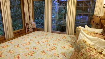 2 habitaciones, tabla de planchar con plancha, wifi y ropa de cama