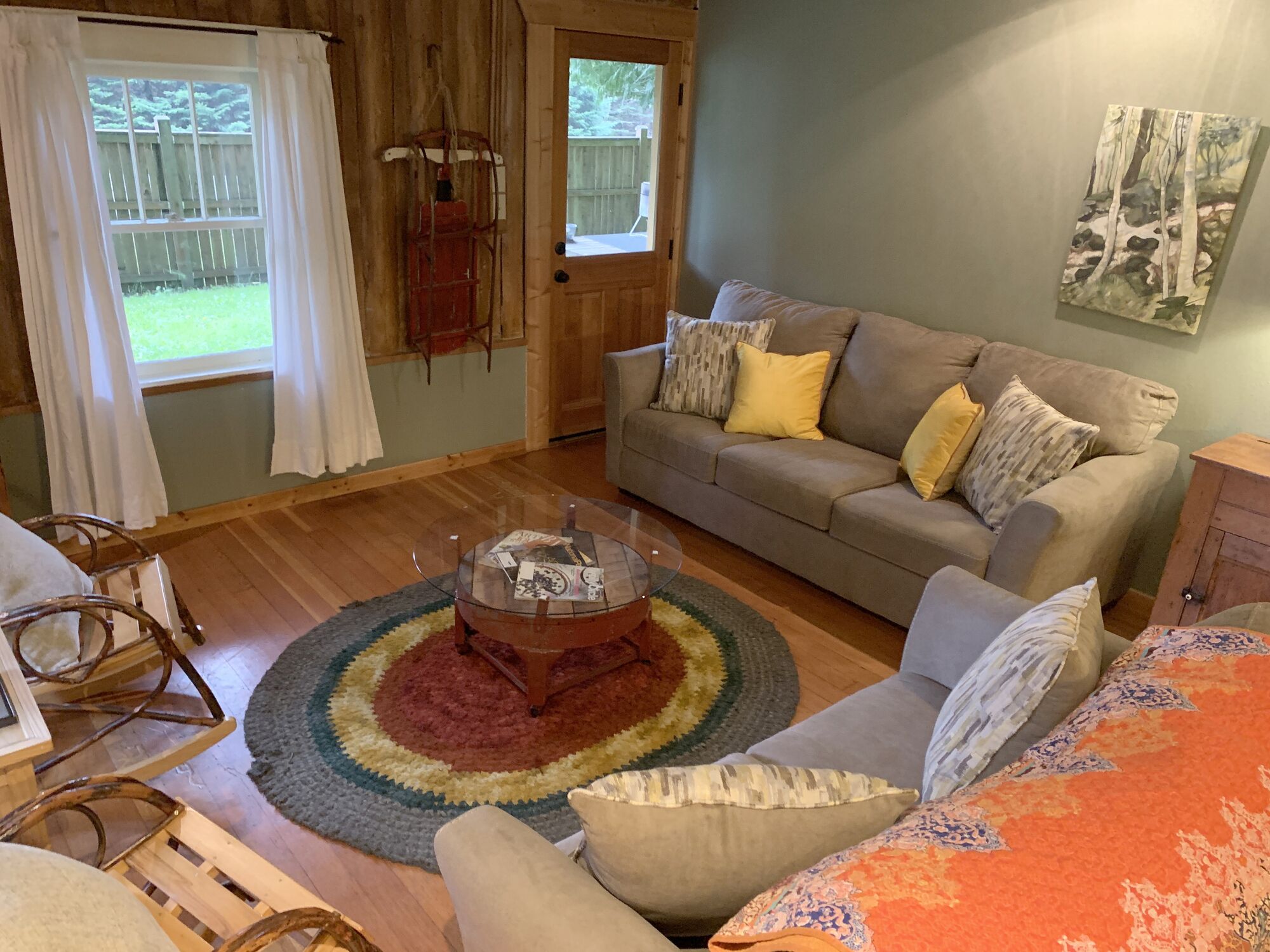 电视、壁炉、DVD 播放器、影片库