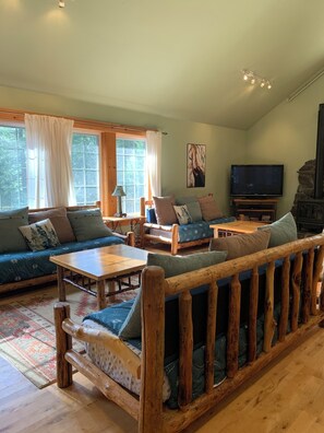 Cheminée, lecteur de DVD, vidéothèque