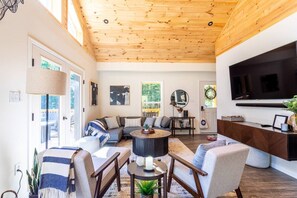 Smart TV, books, stereo