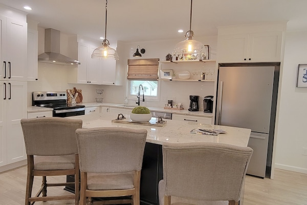 Gourmet Kitchen - Fully appointed with all the essentials!