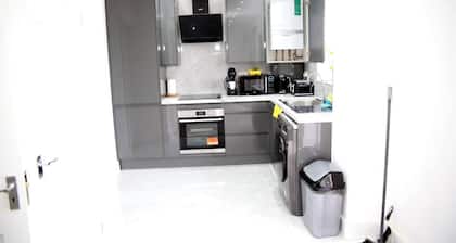 Deluxe 4-bed House Close2 Wembley Stadium