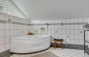 Shower - Stunning home in Ebeltoft with kitchen (Ebeltoft)