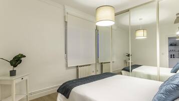 1 dormitorio, tabla de planchar con plancha, cuna de viaje y wifi gratis