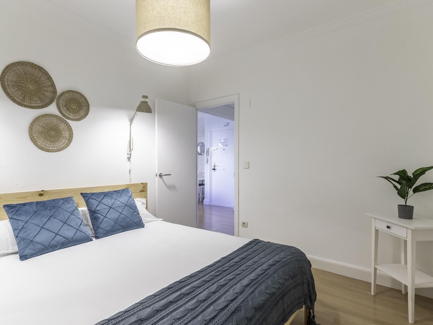1 slaapkamer, een strijkplank/strijkijzer, reisbedje, gratis wifi
