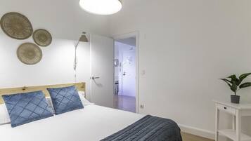 1 slaapkamer, een strijkplank/strijkijzer, reisbedje, gratis wifi