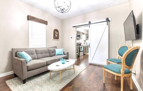 Modern and comfy home five minutes from downtown