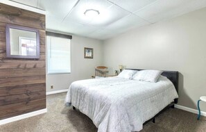 2 bedrooms, iron/ironing board, free WiFi, bed sheets