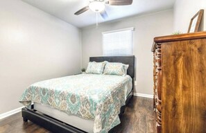 2 habitaciones, tabla de planchar con plancha y wifi gratis 