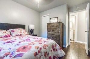 2 bedrooms, iron/ironing board, free WiFi, bed sheets