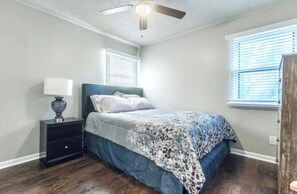 2 bedrooms, iron/ironing board, free WiFi, bed sheets