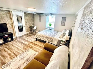 1 bedroom, desk, iron/ironing board, free WiFi