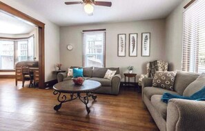 智能电视、办公室