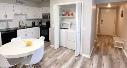 Modern and cozy home nestled a few blocks from downtown Smithville, MO