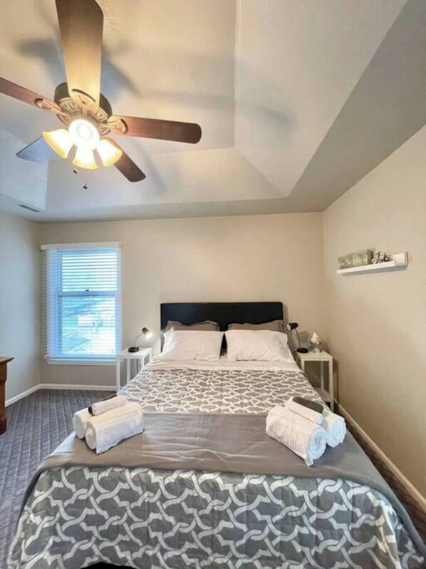 2 bedrooms, iron/ironing board, free WiFi