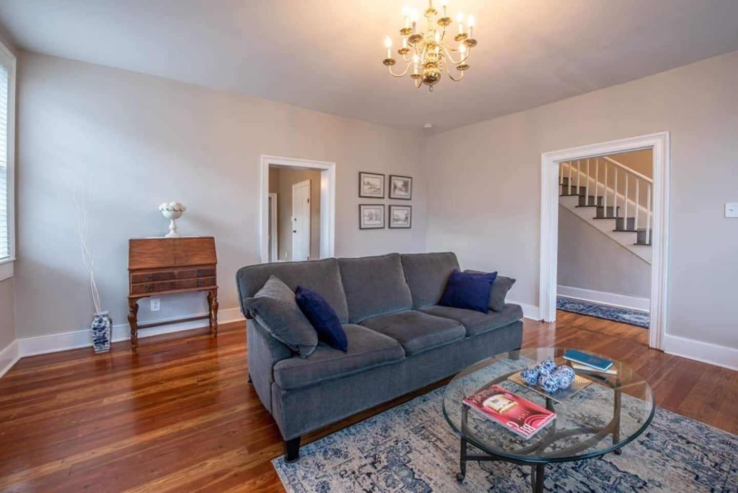 TV connectée, cheminée, lecteur de DVD