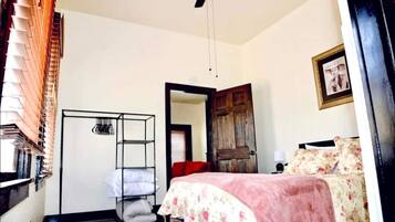 2 室のベッドルーム、デスク、アイロン / アイロン台、WiFi (無料)