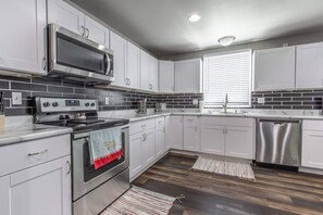 Fridge, microwave, stovetop, dishwasher