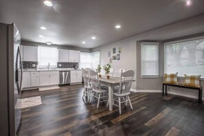 Fridge, microwave, stovetop, dishwasher