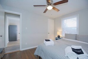 3 habitaciones, tabla de planchar con plancha y wifi gratis 