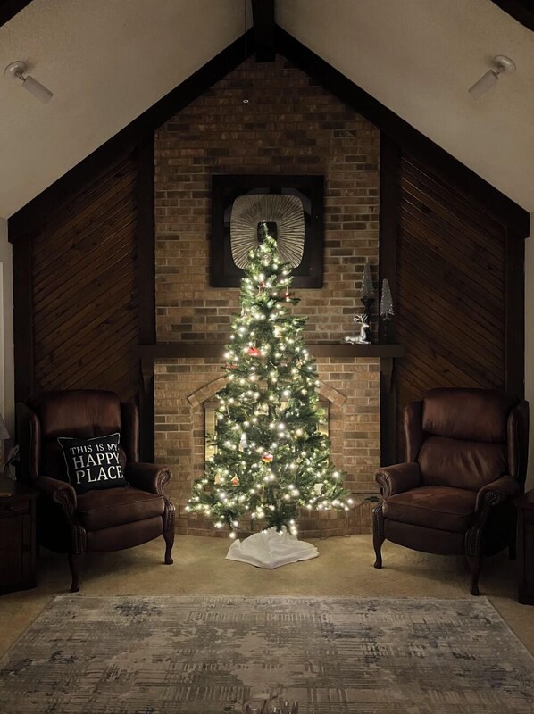 Interior - The Bird House has at least one ‘bird’ in each room. How many can you find? (Kansas City)