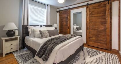 Cozy Three-bedroom home 15 minutes from downtown Kansas City