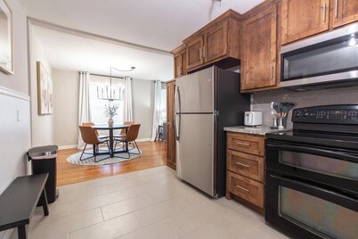 Cozy Three-bedroom home 15 minutes from downtown Kansas City