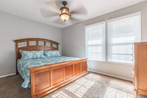 3 室のベッドルーム、デスク、アイロン / アイロン台、WiFi (無料)