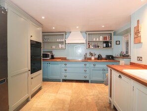 Cookware/dishes/utensils
