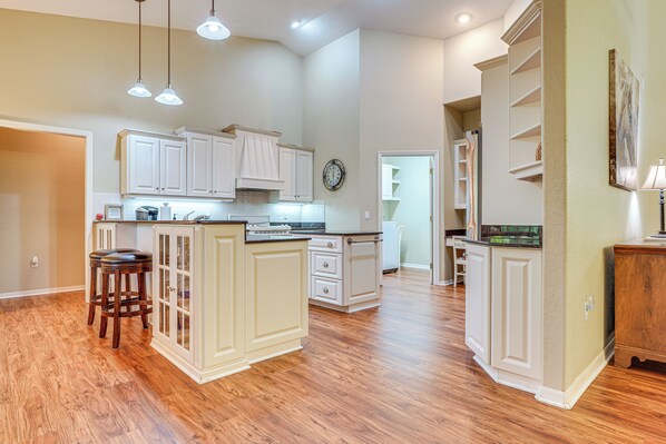 Fridge, microwave, stovetop, dishwasher