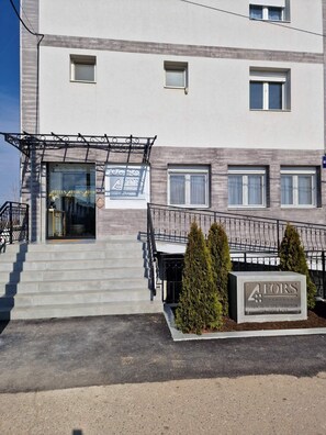 Exterior detail - ForS Resort Family Room (Београд)