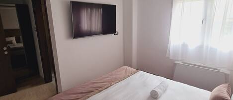2 bedrooms, WiFi, bed sheets