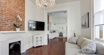 Charming Home w/ Jacuzzi / Near Attractions