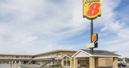 Super 8 by Wyndham Wells