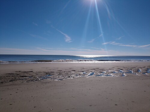 Cozy Cottage one mile from the Beach and Boat Ramp! Pet Friendly Too!!