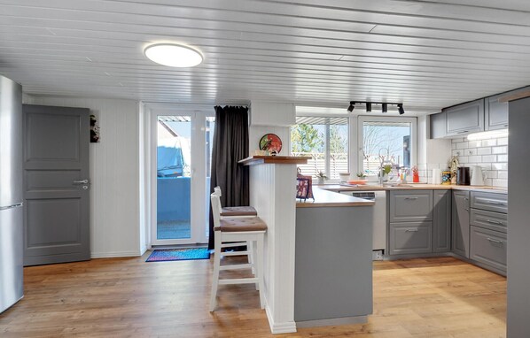 Fridge, microwave, dishwasher, coffee/tea maker