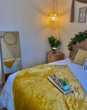 2 habitaciones, escritorio, tabla de planchar con plancha y wifi gratis