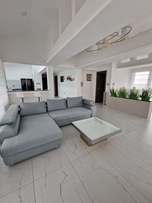 Living area - ForS Resort Penthouse Presidential Suite (Београд)