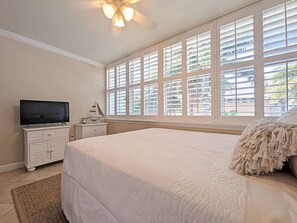 2 bedrooms, desk, iron/ironing board, travel cot