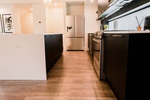Private kitchen - Midtown Escape • 3BR 3.5BA • Near Downtown & NRG (Houston)