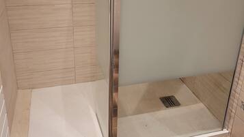 Shower, hair dryer, toilet paper