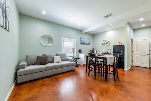 Hutto Casita 5 min from Kalahari Resorts & Dell Diamond!
