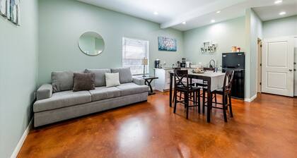 Hutto Casita 5 min from Kalahari Resorts & Dell Diamond!