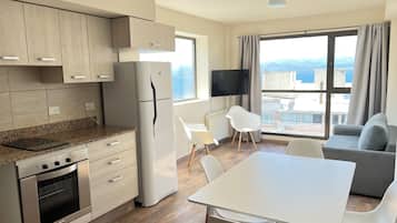 全景複式房屋 | 起居區 | 43-吋智慧型電視、有線頻道、Netflix、串流服務