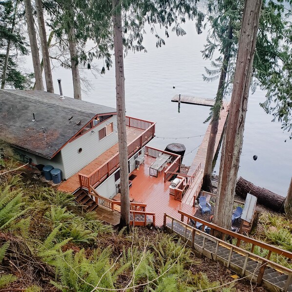 Terrace/patio - *NEW* Lakefront Cabin with Boat Dock (Bellingham)