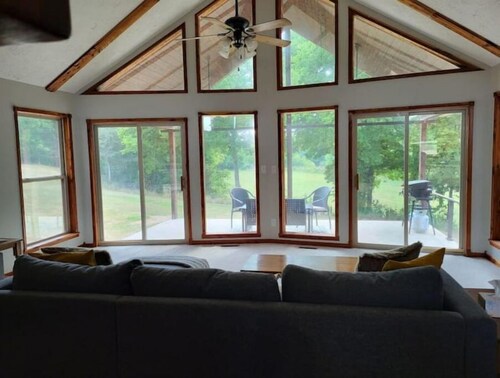 Relaxing 3 Bedroom cabin on the Eleven Point River